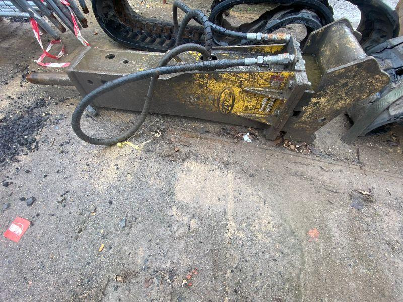 RHINO POUR PELLE 8-12 TONNES - Marteau hydraulique: photos 1 RHINO POUR PELLE 8-12 TONNES - Marteau hydraulique: photos 1