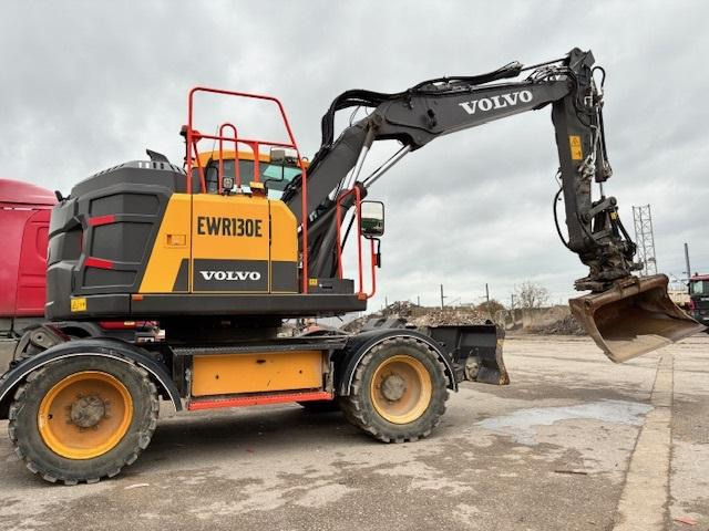 Volvo EW 130E - Pelle sur pneus: photos 2 Volvo EW 130E - Pelle sur pneus: photos 2