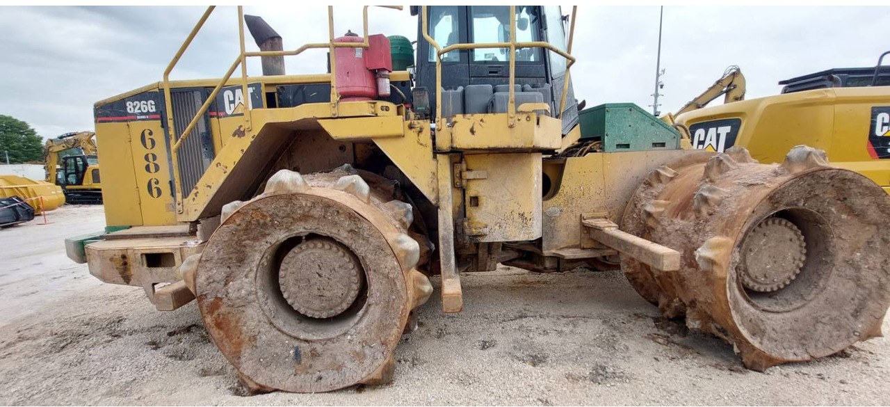 CAT 826G II - Bulldozer: photos 1 CAT 826G II - Bulldozer: photos 1