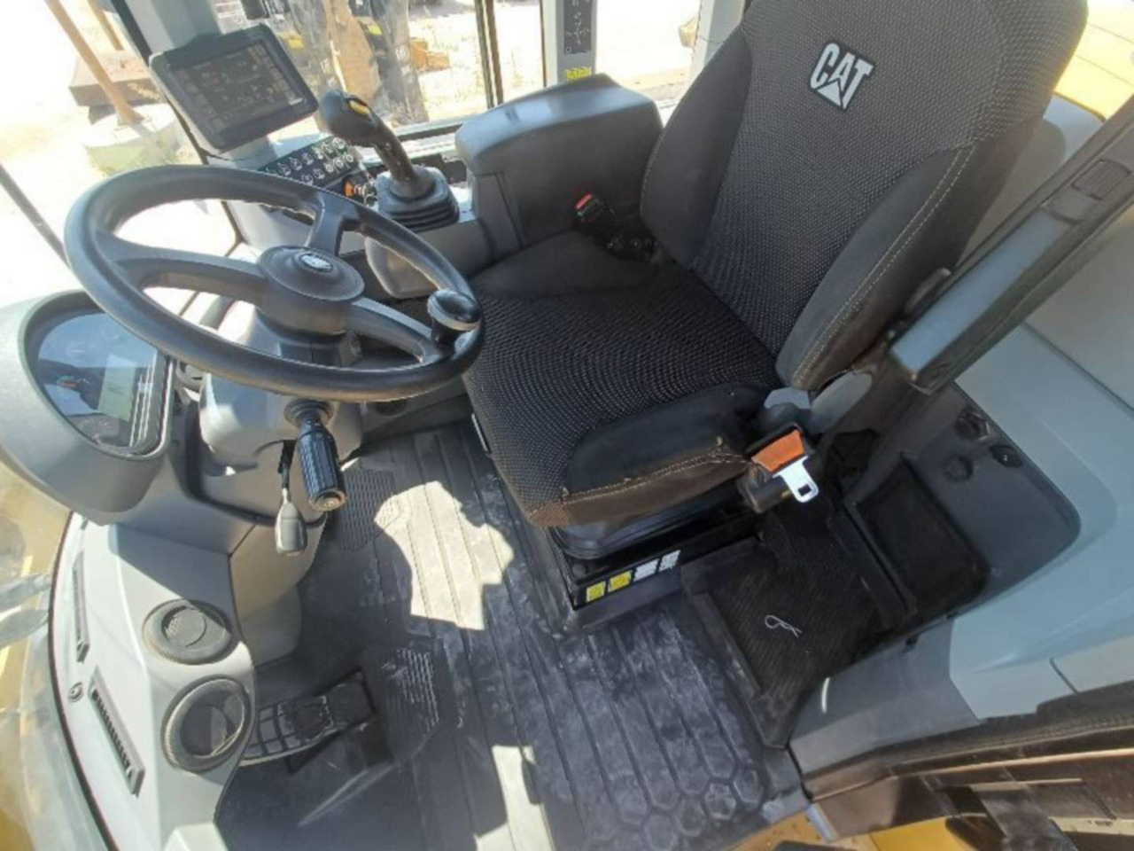 Chargeuse sur pneus CAT 938M: photos 18