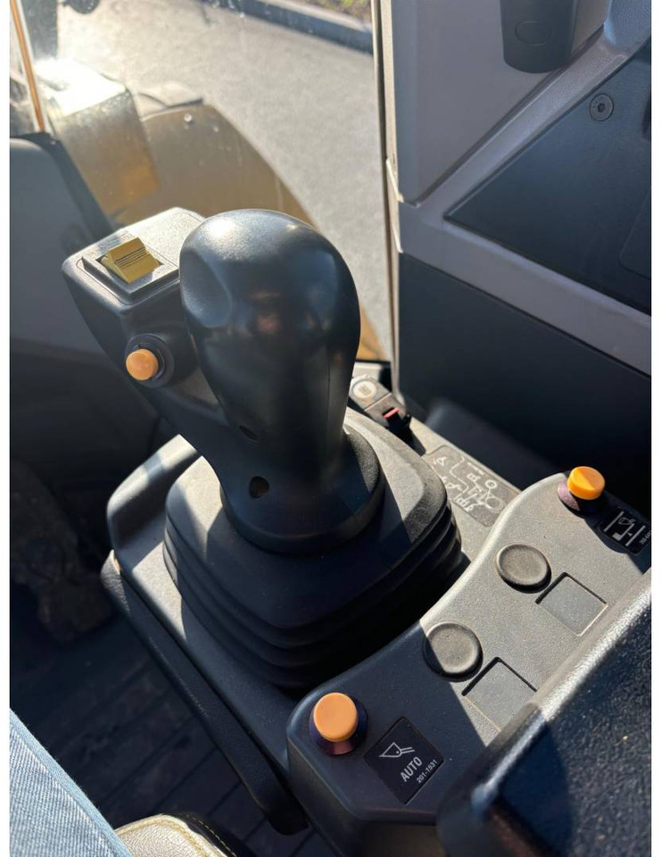 Chargeuse sur pneus CAT 950M: photos 27