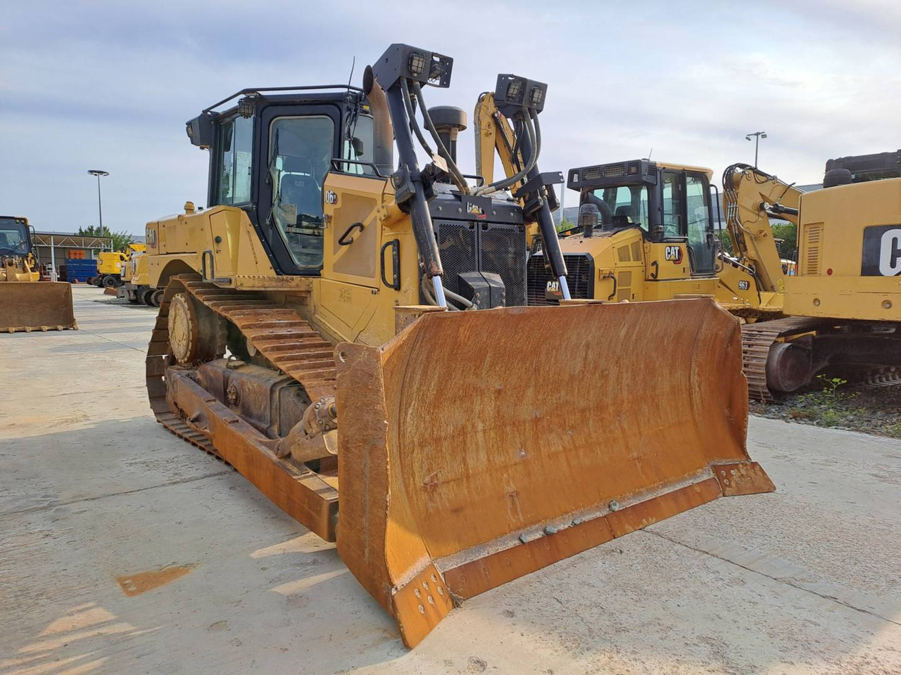 CAT D6 XE - Bulldozer: photos 2 CAT D6 XE - Bulldozer: photos 2