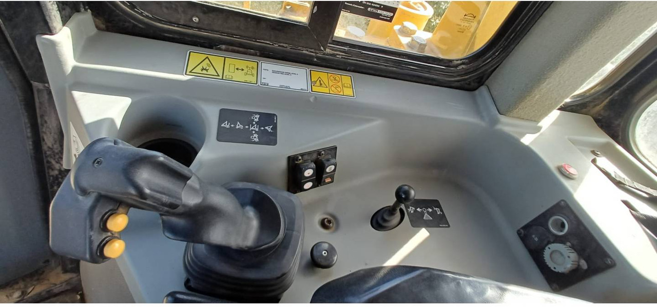 Bulldozer CAT D6T3B XW: photos 24 Bulldozer CAT D6T3B XW: photos 24