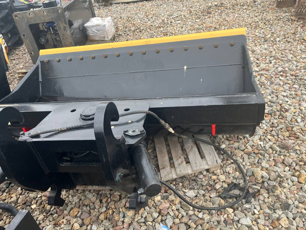 CAT GODET TILT/CW45S/2400MM - Godet pour pelle: photos 1 CAT GODET TILT/CW45S/2400MM - Godet pour pelle: photos 1