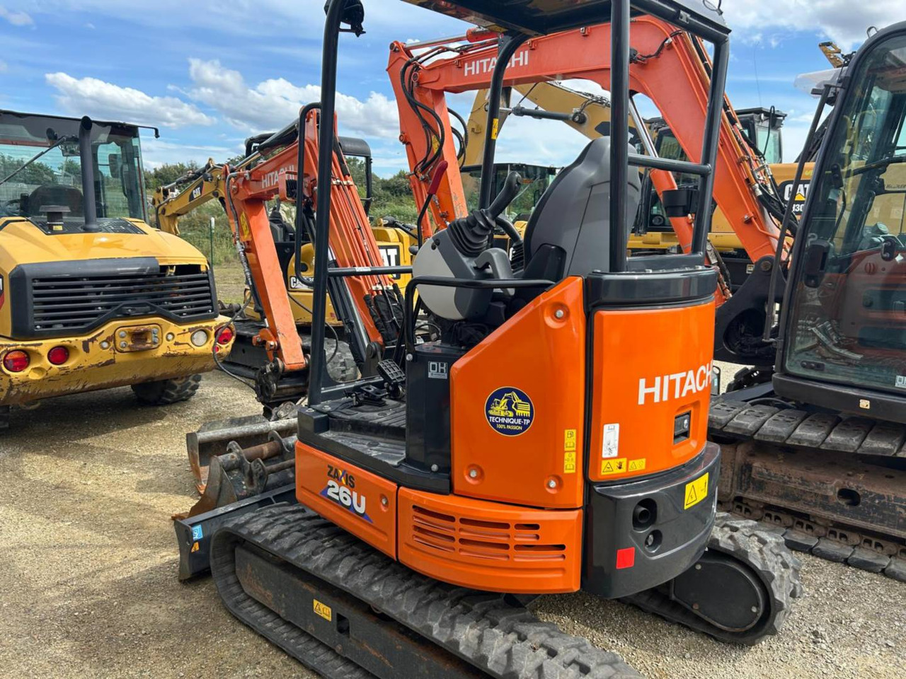 HITACHI ZX26U-6 - Pelle sur chenille: photos 4 HITACHI ZX26U-6 - Pelle sur chenille: photos 4