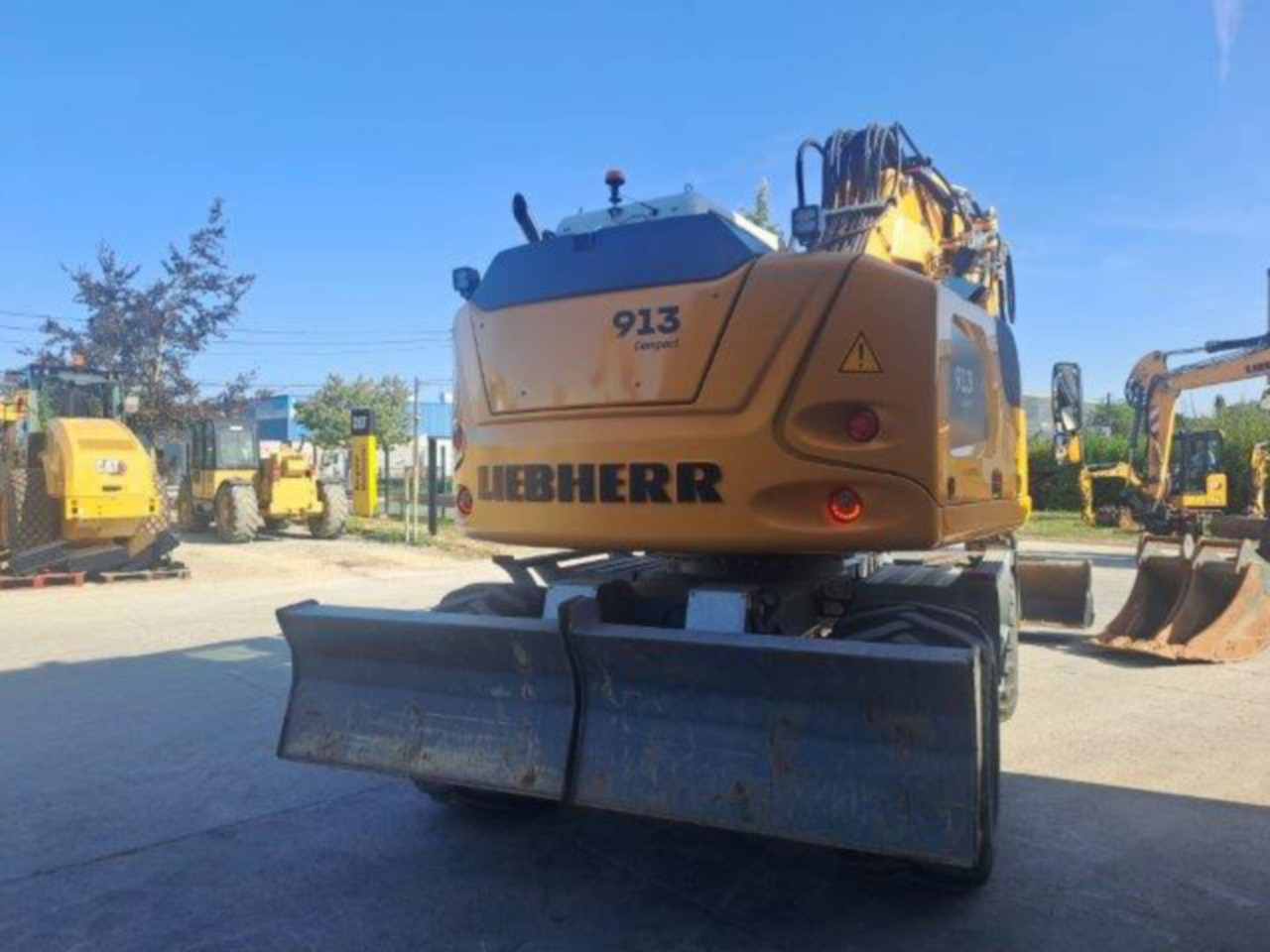 LIEBHERR A913 - Pelle sur pneus: photos 3 LIEBHERR A913 - Pelle sur pneus: photos 3