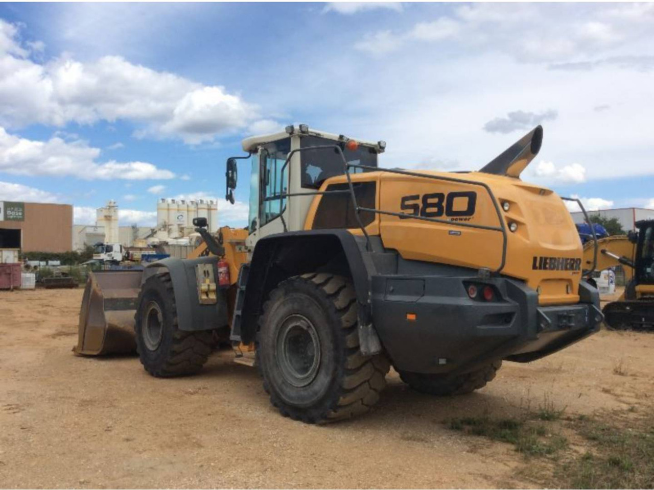 LIEBHERR L580 - Chargeuse sur pneus: photos 2 LIEBHERR L580 - Chargeuse sur pneus: photos 2