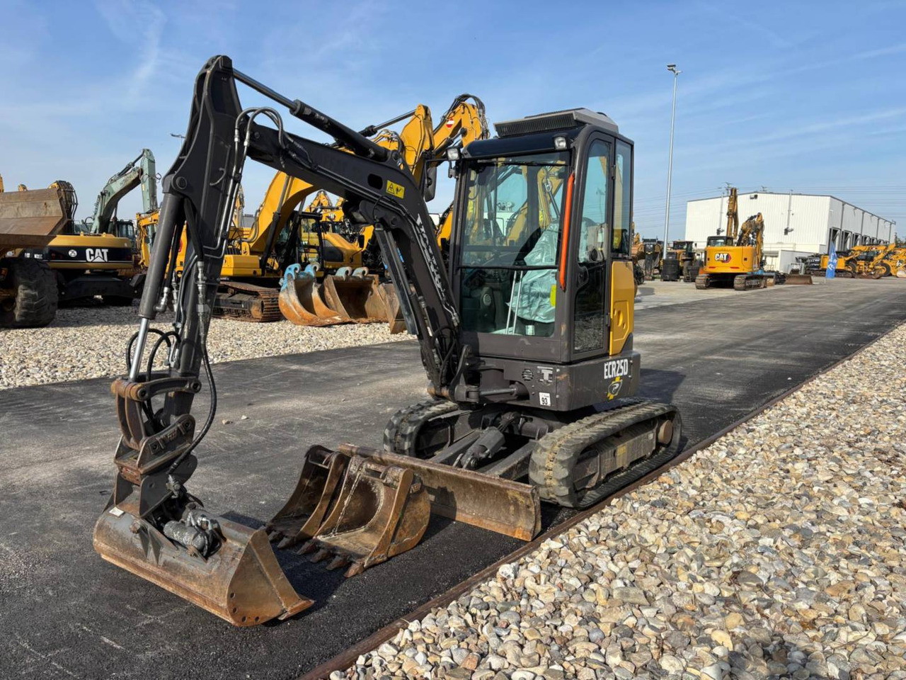 VOLVO CONSTRUCTION EQUIPMENT ECR25D - Pelle sur chenille: photos 2 VOLVO CONSTRUCTION EQUIPMENT ECR25D - Pelle sur chenille: photos 2