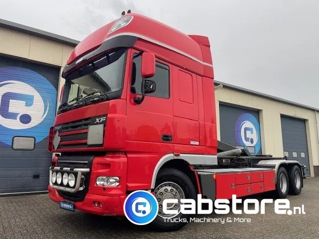 DAF XF 105 .460 FAS Euro 5 - Haakarmsysteem - Hooklift - Abrolkipper - Year 2006 - ANALOG TACHO - TUV 05-2025 - Camion ampliroll: photos 3 DAF XF 105 .460 FAS Euro 5 - Haakarmsysteem - Hooklift - Abrolkipper - Year 2006 - ANALOG TACHO - TUV 05-2025 - Camion ampliroll: photos 3