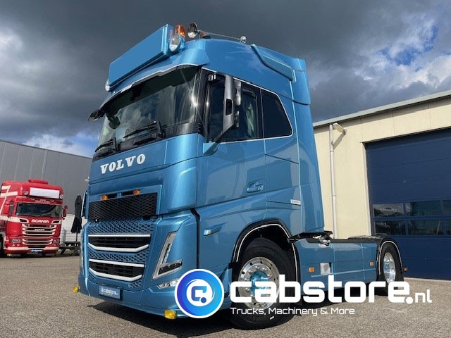 Volvo FH 460 4x2 Tractor Euro 6 (E) - Showtruck - Bouwjaar 2023 - Km 324.389 - Vloeistof pomp/PTO - VEB+ - Zeer goede conditie !! - Tracteur routier: photos 2 Volvo FH 460 4x2 Tractor Euro 6 (E) - Showtruck - Bouwjaar 2023 - Km 324.389 - Vloeistof pomp/PTO - VEB+ - Zeer goede conditie !! - Tracteur routier: photos 2
