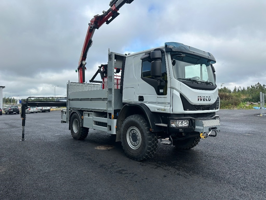 Iveco Eurocargo ML150E28 4x4 sähkölaitos varustein - Camion grue: photos 2 Iveco Eurocargo ML150E28 4x4 sähkölaitos varustein - Camion grue: photos 2