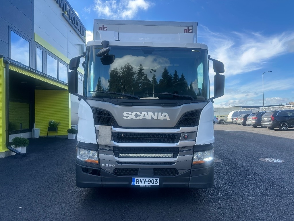 Scania P250  - Camion fourgon: photos 2 Scania P250  - Camion fourgon: photos 2