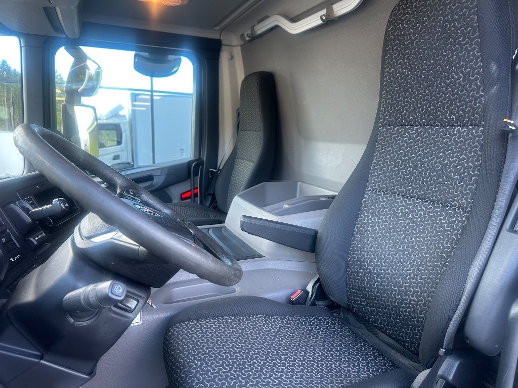 Camion fourgon Scania P250: photos 11 Camion fourgon Scania P250: photos 11