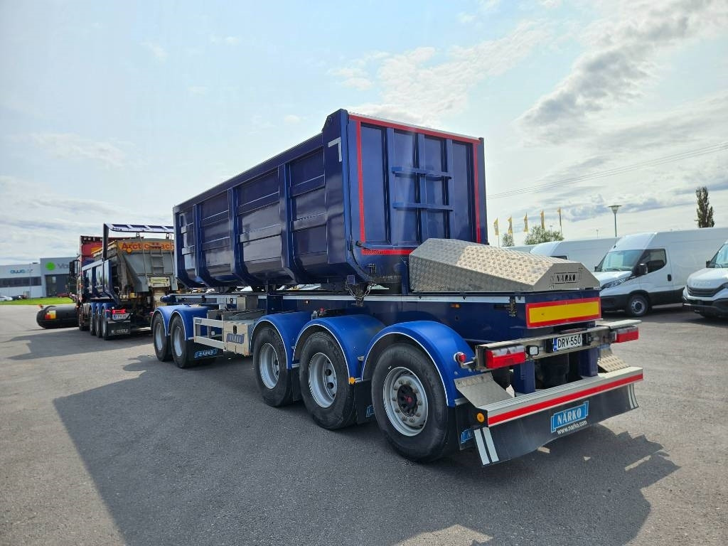Sisu Polar 625 76tn tienhoitoauto - Camion benne: photos 3 Sisu Polar 625 76tn tienhoitoauto - Camion benne: photos 3