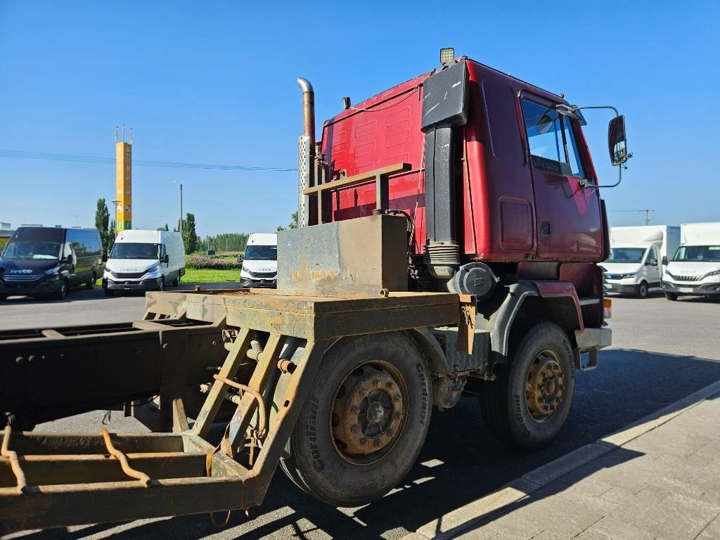 Sisu SM300 8X2 - Camion grumier: photos 4 Sisu SM300 8X2 - Camion grumier: photos 4