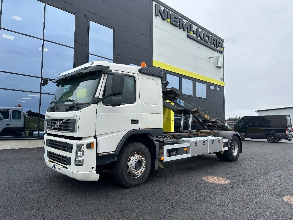 Volvo FM9 4x2 vaijerilaitteilla - Camion multibenne: photos 1 Volvo FM9 4x2 vaijerilaitteilla - Camion multibenne: photos 1