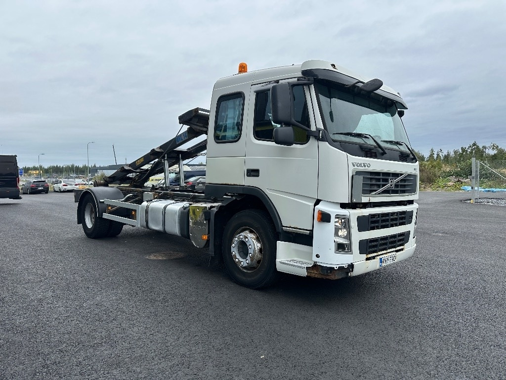 Volvo FM9 4x2 vaijerilaitteilla - Camion multibenne: photos 3 Volvo FM9 4x2 vaijerilaitteilla - Camion multibenne: photos 3