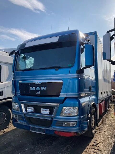 MAN 26.480 6X2 Box - Camion fourgon: photos 1 MAN 26.480 6X2 Box - Camion fourgon: photos 1