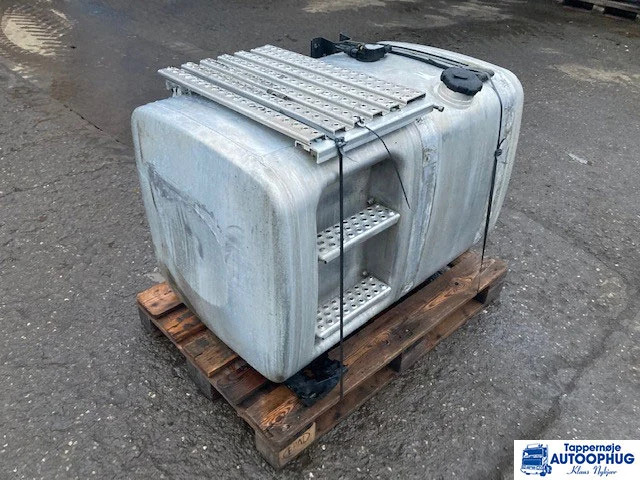 MAN Diesel tank 460 liter MAN 81.12201-5933 - Réservoir de carburant pour Camion: photos 1 MAN Diesel tank 460 liter MAN 81.12201-5933 - Réservoir de carburant pour Camion: photos 1