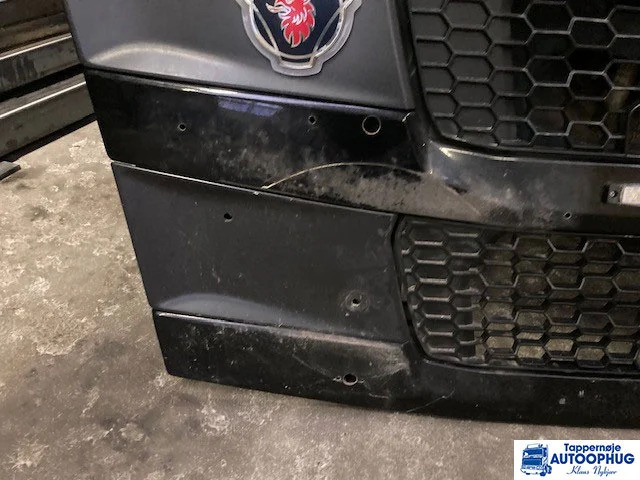 Scania R Front grille panel - Carrosserie et extérieur pour Camion: photos 3 Scania R Front grille panel - Carrosserie et extérieur pour Camion: photos 3