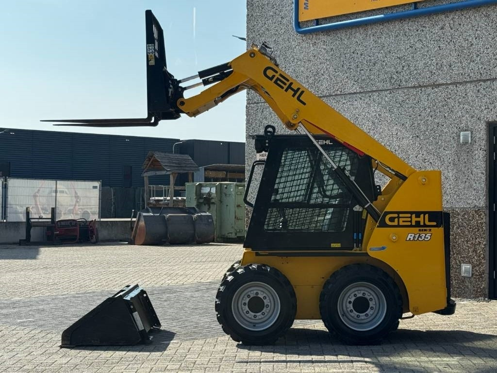 Gehl R135 / Mantitou 1350R, 2022, 115 hours! - Pelle sur chenille: photos 2 Gehl R135 / Mantitou 1350R, 2022, 115 hours! - Pelle sur chenille: photos 2