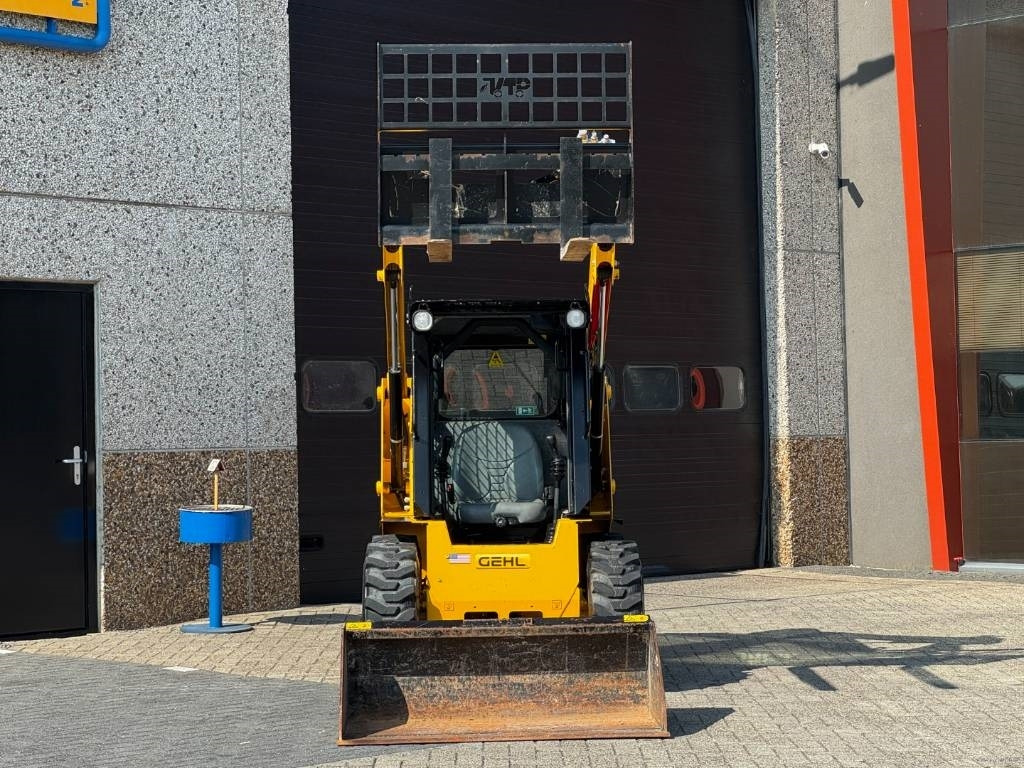 Gehl R135 / Mantitou 1350R, 2022, 115 hours! - Pelle sur chenille: photos 3 Gehl R135 / Mantitou 1350R, 2022, 115 hours! - Pelle sur chenille: photos 3