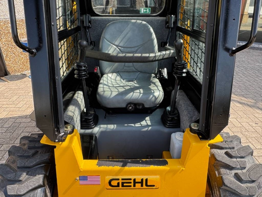 Pelle sur chenille Gehl R135 / Mantitou 1350R, 2022, 115 hours!: photos 12