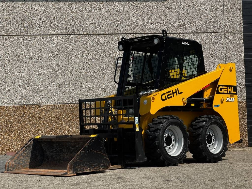 Pelle sur chenille Gehl R135 / Mantitou 1350R, 2022, 115 hours!: photos 25