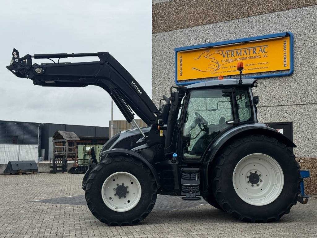 Valtra N174D, Frontlinkage + PTO, Frontloader, 3846 hours - Tracteur agricole: photos 2 Valtra N174D, Frontlinkage + PTO, Frontloader, 3846 hours - Tracteur agricole: photos 2