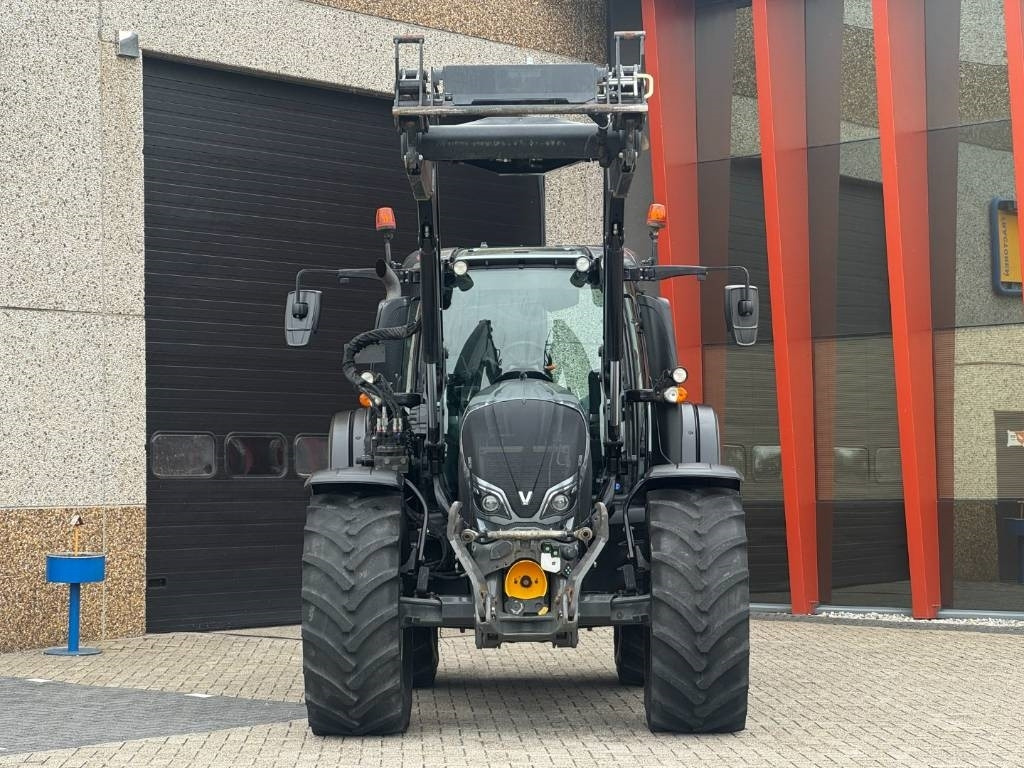 Valtra N174D, Frontlinkage + PTO, Frontloader, 3846 hours - Tracteur agricole: photos 5 Valtra N174D, Frontlinkage + PTO, Frontloader, 3846 hours - Tracteur agricole: photos 5