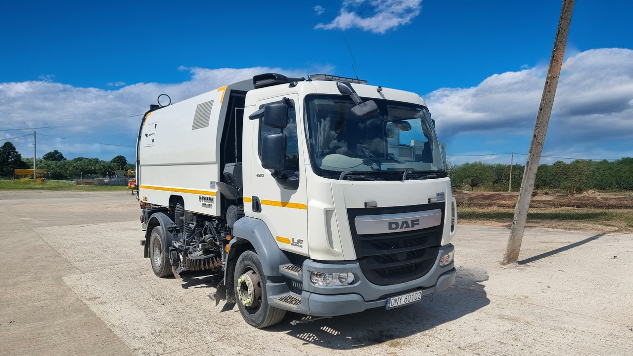 DAF LF220 - Balayeuse de voirie: photos 1 DAF LF220 - Balayeuse de voirie: photos 1