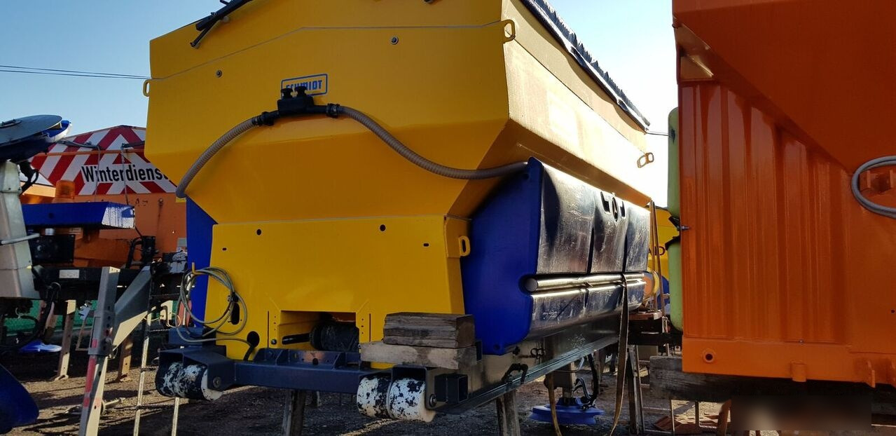 Schmidt STRATOS - Epandeur de sable pour Véhicule de voirie/ Spécial: photos 5 Schmidt STRATOS - Epandeur de sable pour Véhicule de voirie/ Spécial: photos 5