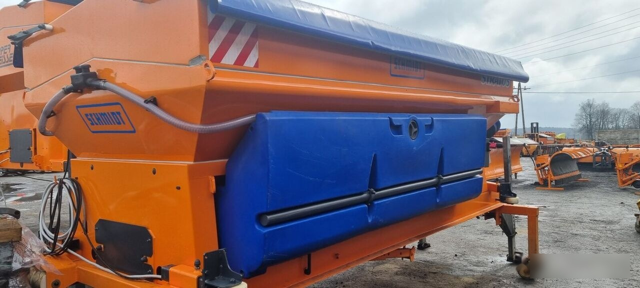 Schmidt odnowiona 2024 - Epandeur de sable pour Véhicule de voirie/ Spécial: photos 4 Schmidt odnowiona 2024 - Epandeur de sable pour Véhicule de voirie/ Spécial: photos 4