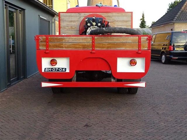 Mercedes-Benz LP 1117 4x4 TURBO Motor Brandweerauto Vw motor met Waterpomp in openlaadbak - Camion de pompier: photos 3 Mercedes-Benz LP 1117 4x4 TURBO Motor Brandweerauto Vw motor met Waterpomp in openlaadbak - Camion de pompier: photos 3