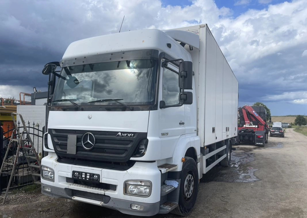 MERCEDES-BENZ AXOR PRZEBIEG TYLKO 322000 KM!!!! - Camion isothermique: photos 5 MERCEDES-BENZ AXOR PRZEBIEG TYLKO 322000 KM!!!! - Camion isothermique: photos 5