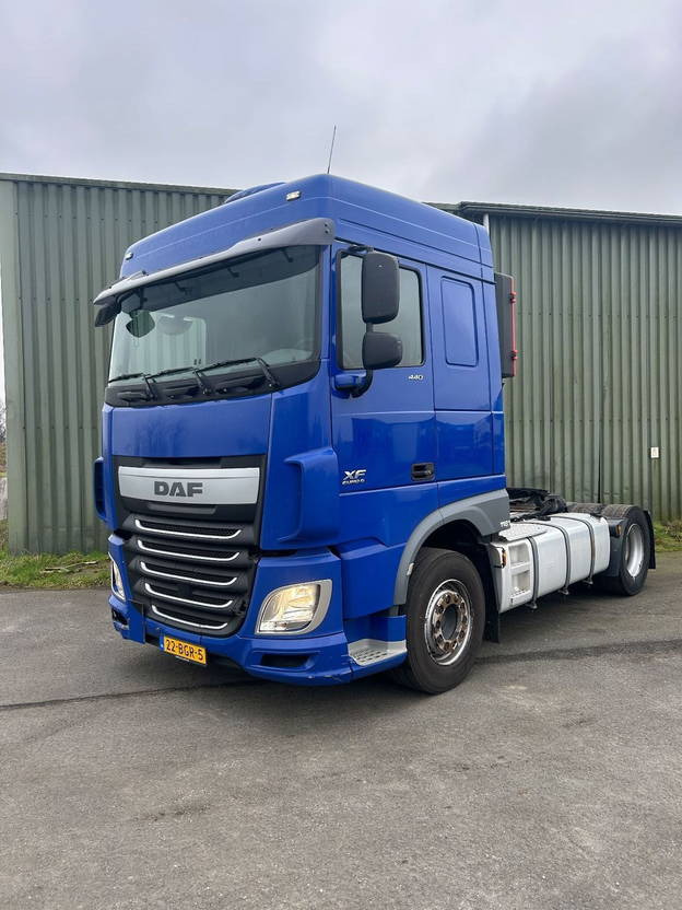 DAF XF 440 XF440 Space Cab ADR Compressor - Tracteur routier: photos 1 DAF XF 440 XF440 Space Cab ADR Compressor - Tracteur routier: photos 1