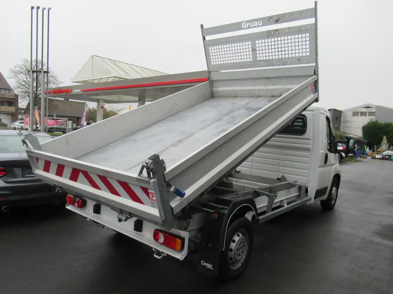 Peugeot Boxer BENNE BACULANTE 19000€+TVA/BTW - Utilitaire benne: photos 2 Peugeot Boxer BENNE BACULANTE 19000€+TVA/BTW - Utilitaire benne: photos 2