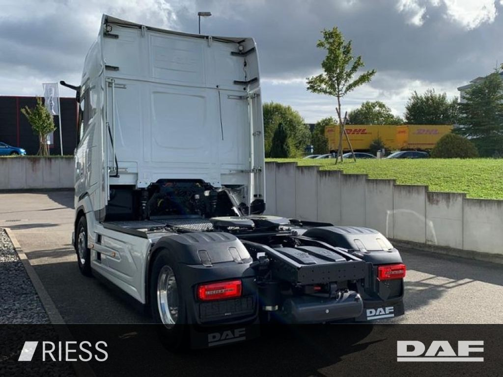 DAF XG+ 530 FT Leder Alcoa Vollluft Standklima - Tracteur routier: photos 4 DAF XG+ 530 FT Leder Alcoa Vollluft Standklima - Tracteur routier: photos 4