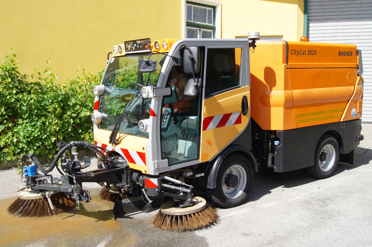 BUCHER BUCHER CityCat 2020 XL/Euro 6/L + R Kehrmaschine/Frontbesen - Balayeuse de voirie: photos 2 BUCHER BUCHER CityCat 2020 XL/Euro 6/L + R Kehrmaschine/Frontbesen - Balayeuse de voirie: photos 2
