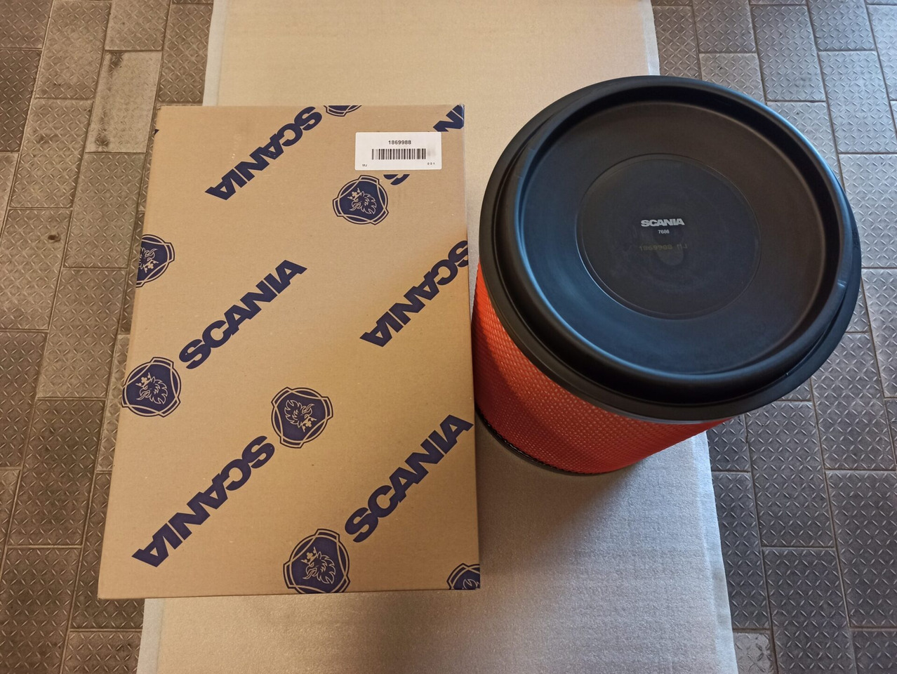 SCANIA AIR FILTER 1869988 - Filtre à air pour Camion: photos 1 SCANIA AIR FILTER 1869988 - Filtre à air pour Camion: photos 1