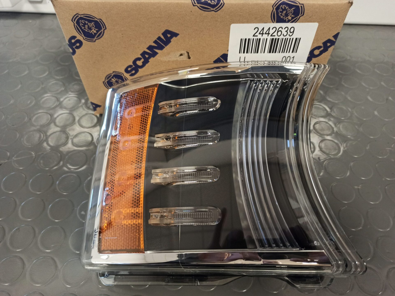 SCANIA DIRECTION INDICATOR LAMP - 2442639 - Clignotants pour Camion: photos 1 SCANIA DIRECTION INDICATOR LAMP - 2442639 - Clignotants pour Camion: photos 1