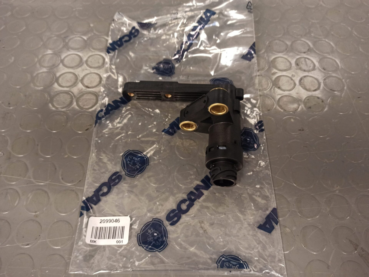 SCANIA LEVEL SENSOR - 2099046 - Essieu et pièces pour Camion: photos 1 SCANIA LEVEL SENSOR - 2099046 - Essieu et pièces pour Camion: photos 1