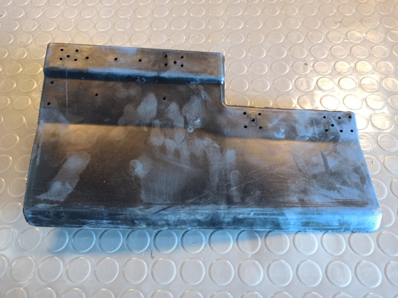 SCANIA RIGHT MUDGUARD SEAL - 1309656 - Aile pour Camion: photos 1 SCANIA RIGHT MUDGUARD SEAL - 1309656 - Aile pour Camion: photos 1