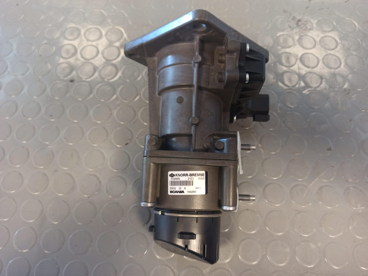 SCANIA SERVICE BRAKE MODULE - 1942899 - Cabine et intérieur pour Camion: photos 1 SCANIA SERVICE BRAKE MODULE - 1942899 - Cabine et intérieur pour Camion: photos 1