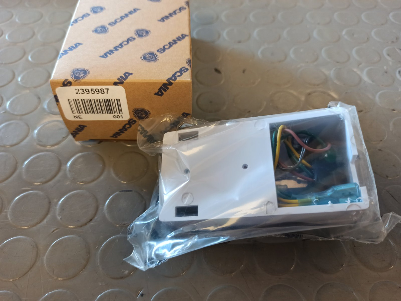 SCANIA THERMOSTAT - 2395987 - Thermostat pour Camion: photos 1 SCANIA THERMOSTAT - 2395987 - Thermostat pour Camion: photos 1