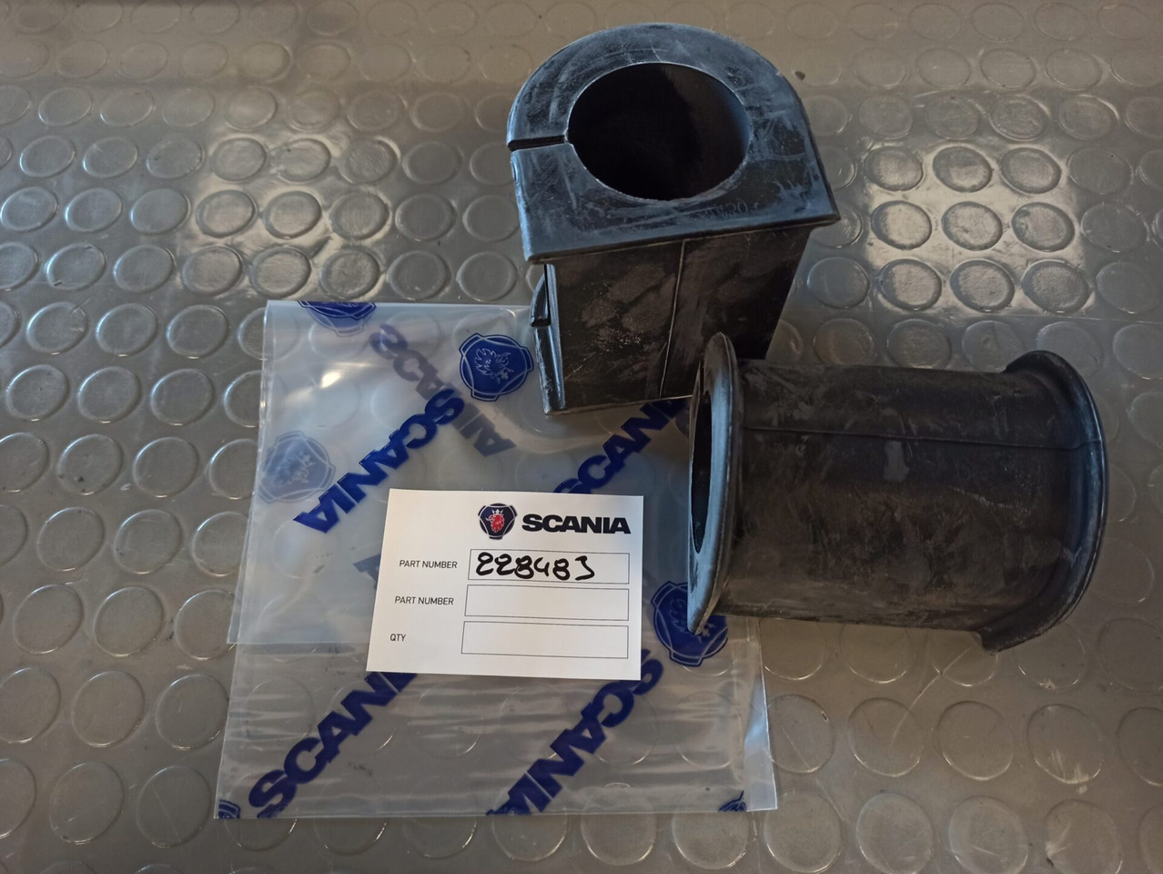 SCANIA TORSION BAR BEARING - 228483 - Essieu et pièces pour Camion: photos 1 SCANIA TORSION BAR BEARING - 228483 - Essieu et pièces pour Camion: photos 1