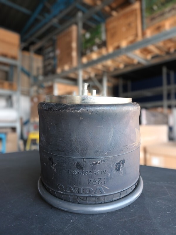 VOLVO AIR SPRING 22025552 - Suspension pour Camion: photos 1 VOLVO AIR SPRING 22025552 - Suspension pour Camion: photos 1