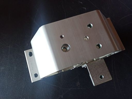 VOLVO BUMPER SUPPORT 82464973 - Pare-chocs pour Camion: photos 2 VOLVO BUMPER SUPPORT 82464973 - Pare-chocs pour Camion: photos 2