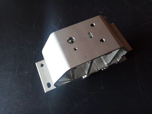 VOLVO BUMPER SUPPORT 82464973 - Pare-chocs pour Camion: photos 1 VOLVO BUMPER SUPPORT 82464973 - Pare-chocs pour Camion: photos 1