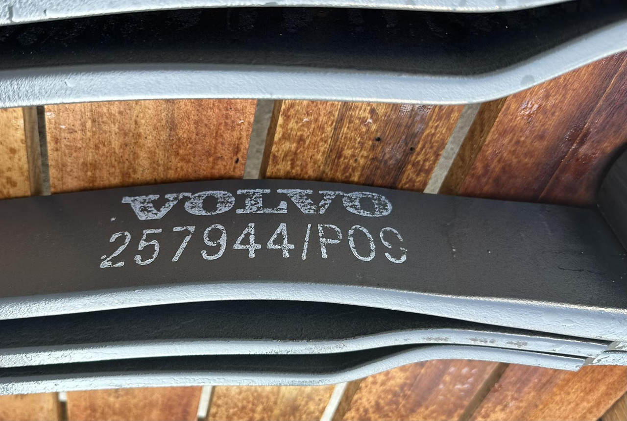 VOLVO FRON SPRING 257944 - Essieu et pièces pour Camion: photos 2 VOLVO FRON SPRING 257944 - Essieu et pièces pour Camion: photos 2